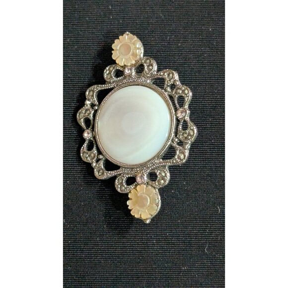 Vintage Silver-Tone Brooch With Faux Pearl Center & Mother Of Pearl Floral Accen - Picture 4 of 10